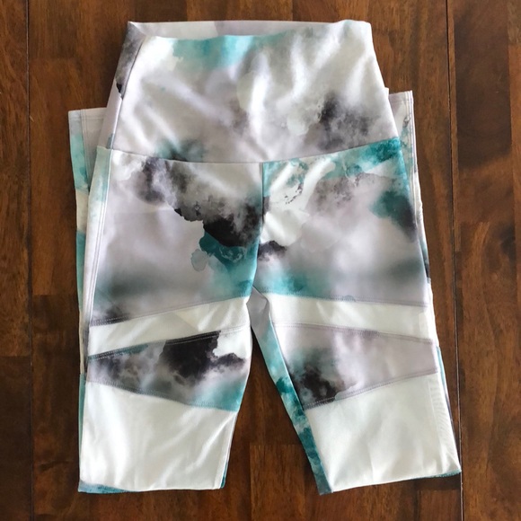 Tone It Up Leggings - Picture 3 of 5